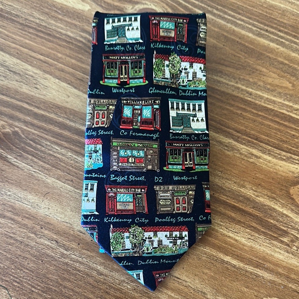 NWOT IRELAND PUBS 🇮🇪 PUBS Necktie